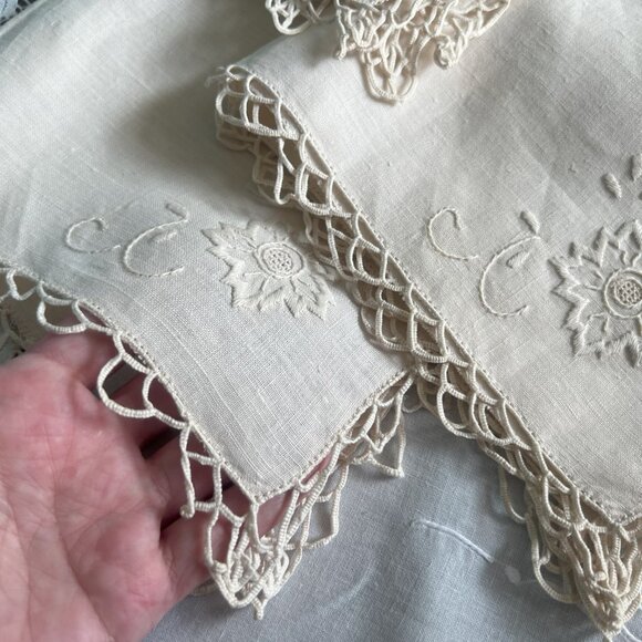 Vintage Linen Dinner Napkins Tatted Crocheted Edge Embroidered Set of 5 - Picture 4 of 11